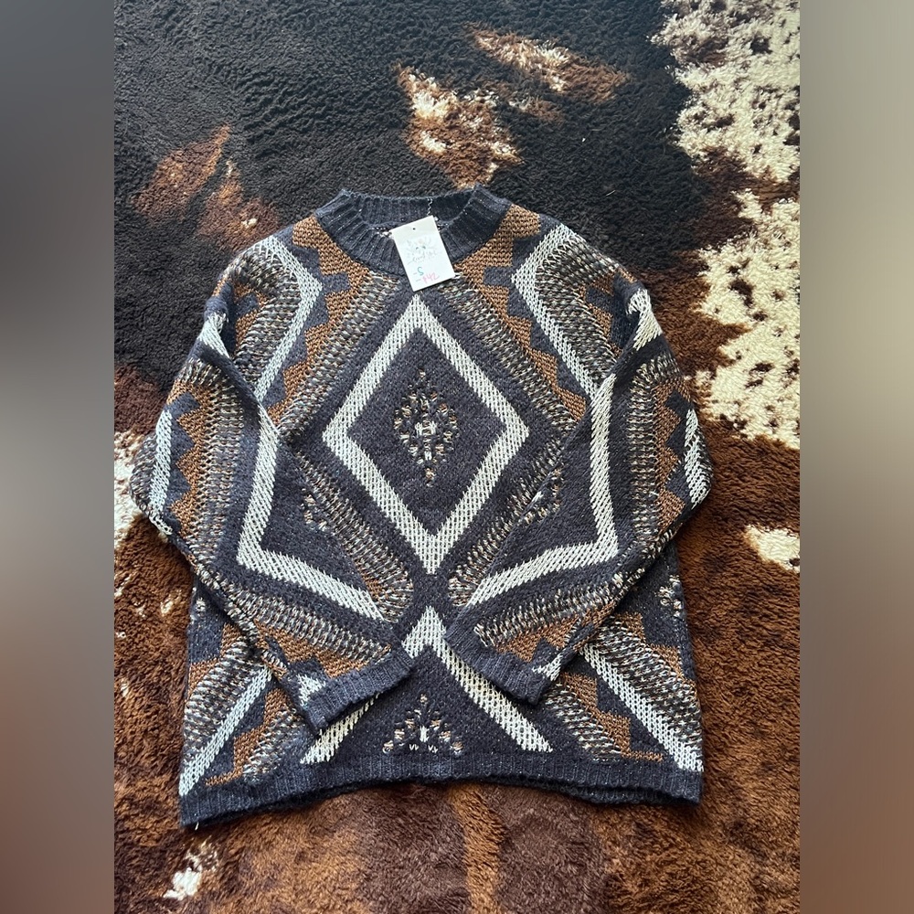 NWT boutique sweater size small - Picture 3 of 5